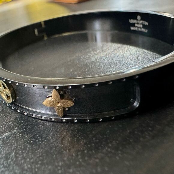 Louis Vuitton Black Enamel Gold Metal LV Motif Bangle – Medium - Picture 12 of 16